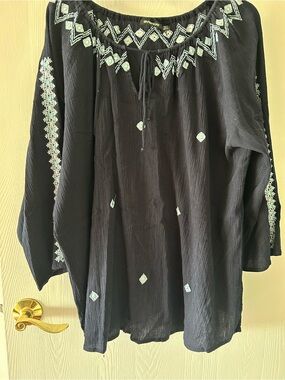 Avenue Black Long-Sleeve Peasant Shirt with Mint Embroidery